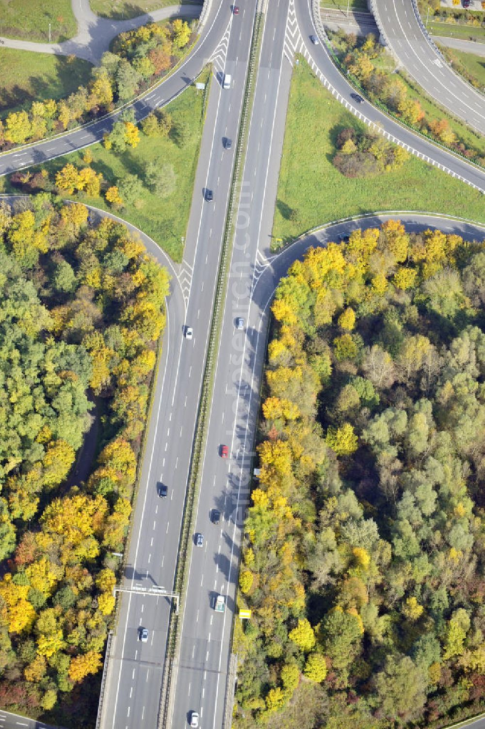 Aerial image Mannheim - Blick auf eine Auffahrt der Bundesautobahn 38a am Stadtrand von Mannheim. View to an motorway access of line 38a at the periphery of Mannheim.