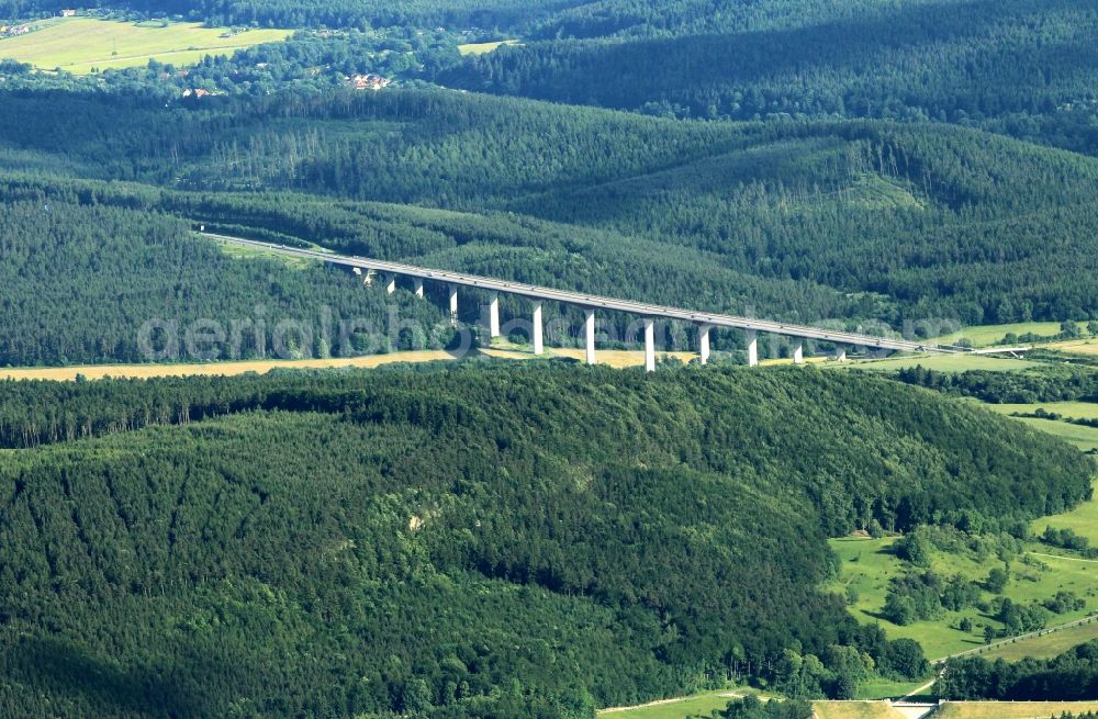 Aerial photograph Martinroda - The highway bridge of the A71 motorway leads Martinroda in Thuringia over the Reichenbach. The A71 motorway crosses the Thuringian Forest