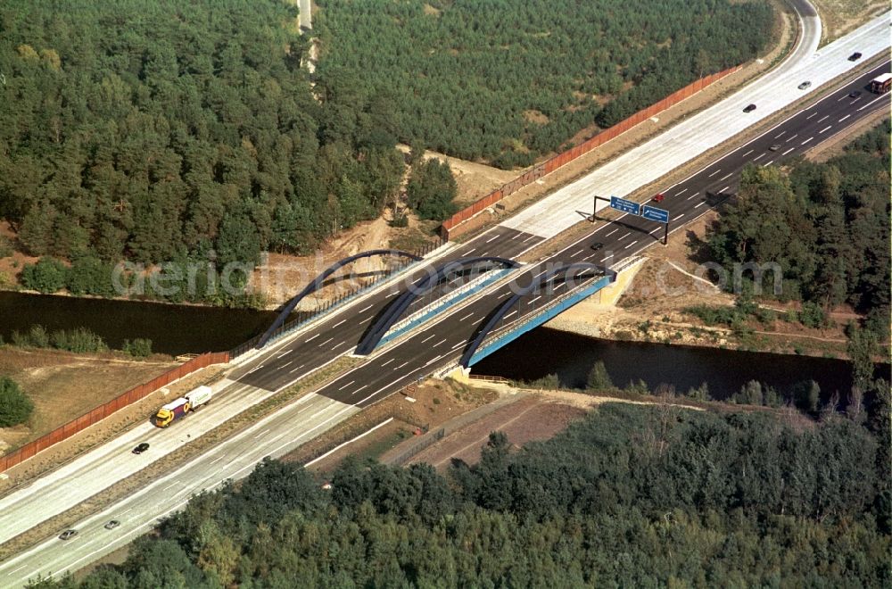 Kleinmachnow from the bird's eye view: The new highway bridge the A115 motorway is located near the motorway exit Kleinmachnow in the state Brandenburg. The modern bridge spans the Teltow Canal