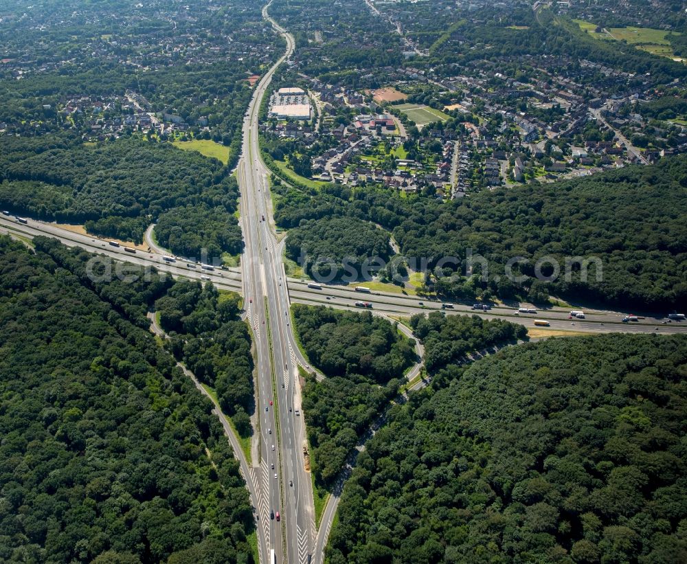 Oberhausen from the bird's eye view: Motorway interchange departure of the AD of the autobahn A2, A3, E34 and the federal highway B516 in the district the Sterkrade north in Upper House in the federal state North Rhine-Westphalia