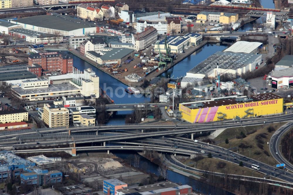 Berlin from the bird's eye view: Highway triangle the federal motorway A 110 - 113 in the district Neukoelln in Berlin