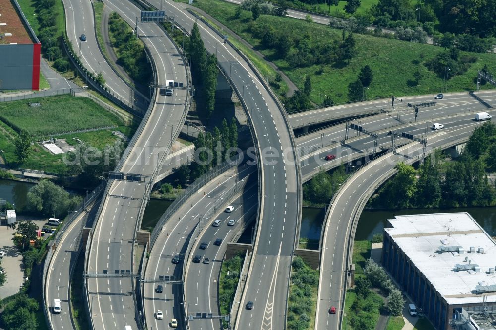 Berlin from the bird's eye view: Highway triangle the federal motorway A 110 - 113 in the district Neukoelln in Berlin