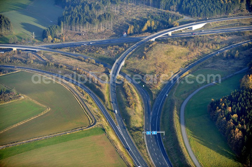 Hof from the bird's eye view: Das Dreieck Hochfranken, ein Autobahndreieck der Autobahn A 72 und A 93 in Bayern / Oberfranken. Motorway junction Bayreuth - Kulmbach of the freeway A72 und E441 in Bavaria / Upper Franconia.