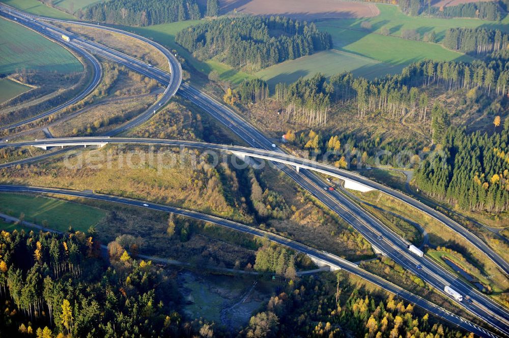 Hof from above - Das Dreieck Hochfranken, ein Autobahndreieck der Autobahn A 72 und A 93 in Bayern / Oberfranken. Motorway junction Bayreuth - Kulmbach of the freeway A72 und E441 in Bavaria / Upper Franconia.