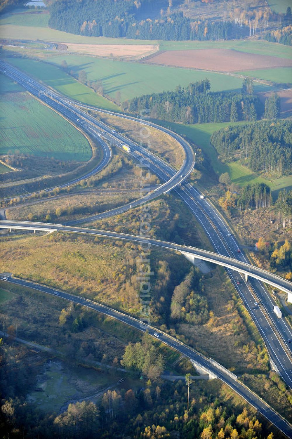 Hof from the bird's eye view: Das Dreieck Hochfranken, ein Autobahndreieck der Autobahn A 72 und A 93 in Bayern / Oberfranken. Motorway junction Bayreuth - Kulmbach of the freeway A72 und E441 in Bavaria / Upper Franconia.