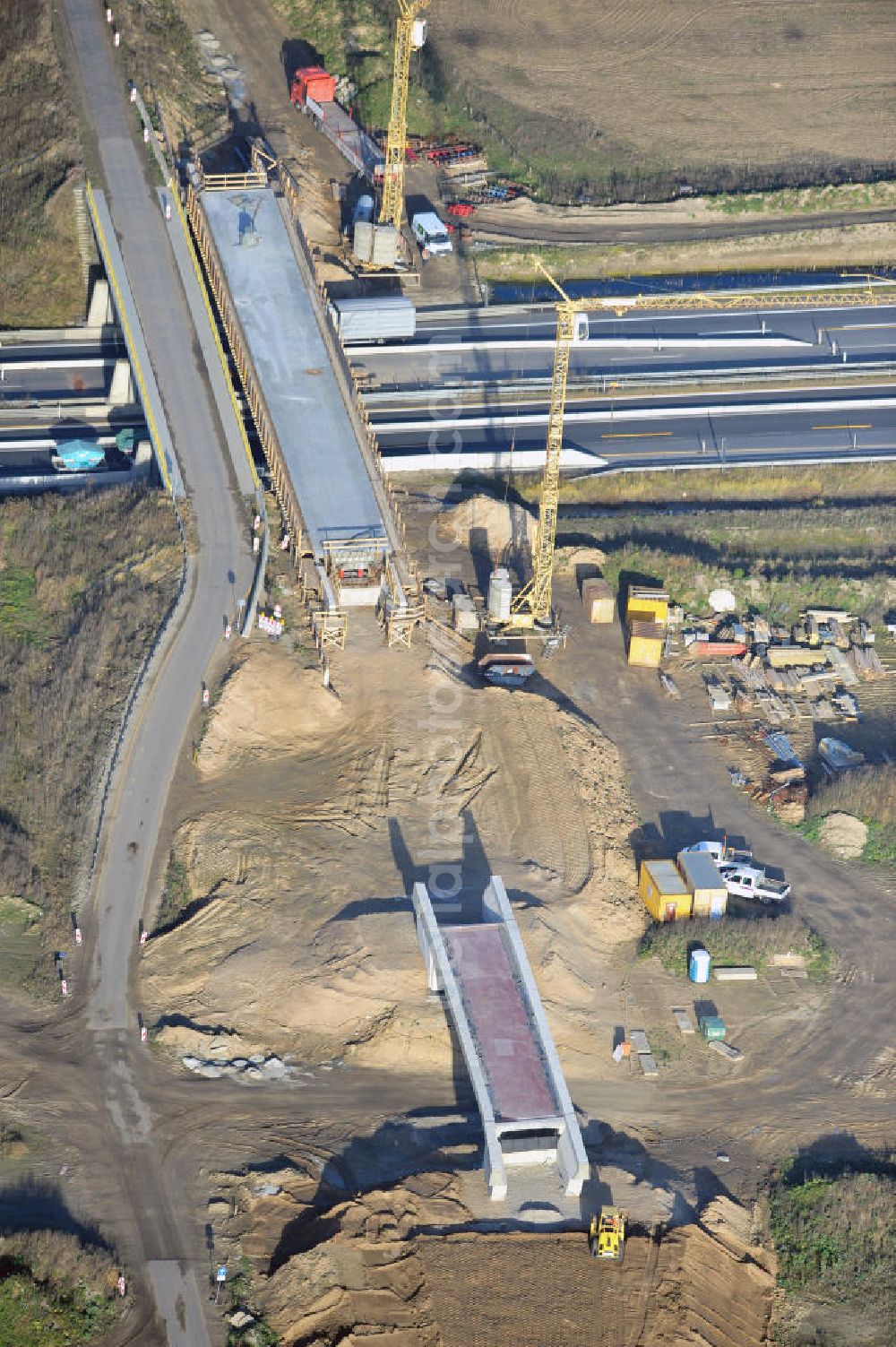 Aerial image SCHWANEBECK - Baustelle vom Autobahndreieck Kreuz Barnim, vormals AD Schwanebeck, mit Aus- und Umbauarbeiten. Die EUROVIA führt im Auftrag des Landesbetrieb Brandenburg umfangreiche Abbruch-, Erdarbeiten und den Neubau von Brückenbauwerken zum Um- und Ausbau des Autobahndreiecks (AD) Barnim am nördlichen Berliner Ring durch. View of the construction site at the highway triangle Kreuz Barnim.