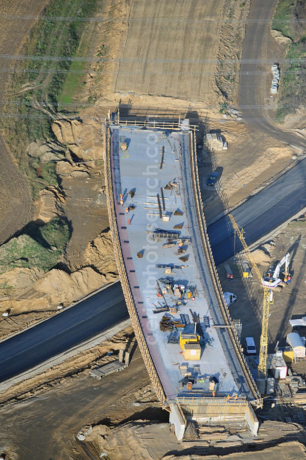 Aerial image SCHWANEBECK - Baustelle vom Autobahndreieck Kreuz Barnim, vormals AD Schwanebeck, mit Aus- und Umbauarbeiten. Die EUROVIA führt im Auftrag des Landesbetrieb Brandenburg umfangreiche Abbruch-, Erdarbeiten und den Neubau von Brückenbauwerken zum Um- und Ausbau des Autobahndreiecks (AD) Barnim am nördlichen Berliner Ring durch. View of the construction site at the highway triangle Kreuz Barnim.