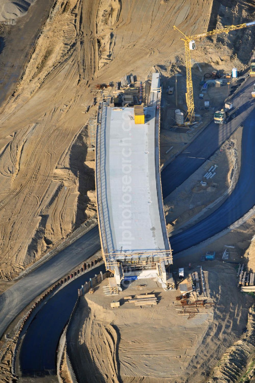 SCHWANEBECK from above - Baustelle vom Autobahndreieck Kreuz Barnim, vormals AD Schwanebeck, mit Aus- und Umbauarbeiten. Die EUROVIA führt im Auftrag des Landesbetrieb Brandenburg umfangreiche Abbruch-, Erdarbeiten und den Neubau von Brückenbauwerken zum Um- und Ausbau des Autobahndreiecks (AD) Barnim am nördlichen Berliner Ring durch. View of the construction site at the highway triangle Kreuz Barnim.