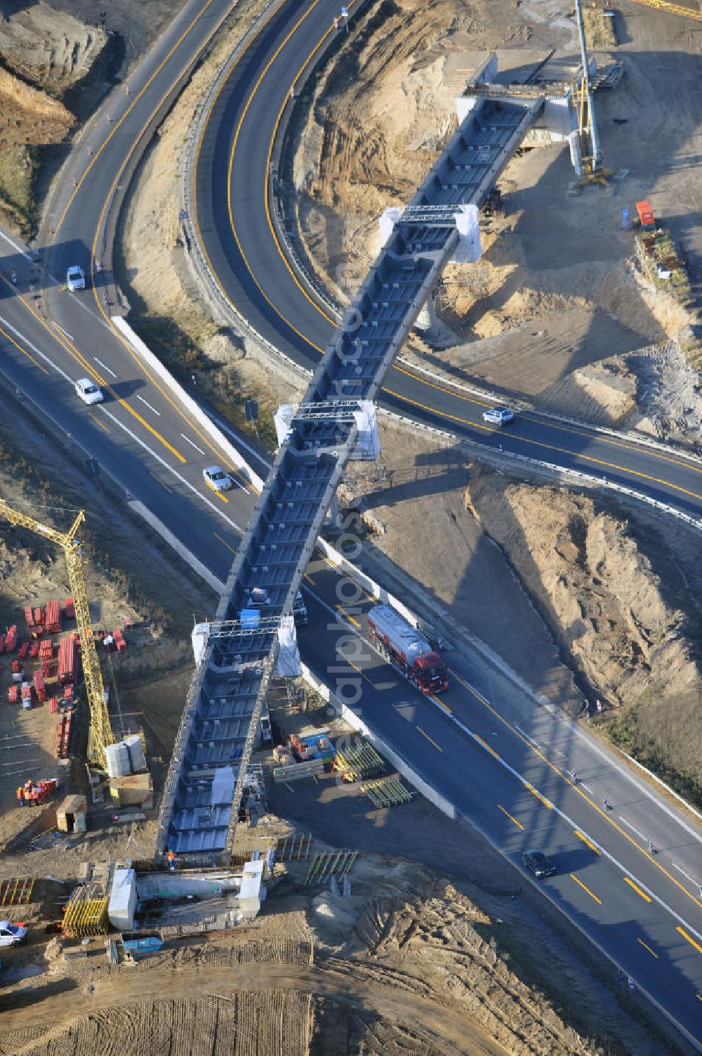 Aerial image SCHWANEBECK - Baustelle vom Autobahndreieck Kreuz Barnim, vormals AD Schwanebeck, mit Aus- und Umbauarbeiten. Die EUROVIA führt im Auftrag des Landesbetrieb Brandenburg umfangreiche Abbruch-, Erdarbeiten und den Neubau von Brückenbauwerken zum Um- und Ausbau des Autobahndreiecks (AD) Barnim am nördlichen Berliner Ring durch. View of the construction site at the highway triangle Kreuz Barnim.