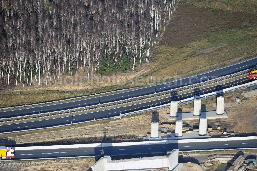 Aerial photograph SCHWANEBECK - Baustelle vom Autobahndreieck Kreuz Barnim, vormals AD Schwanebeck, mit Aus- und Umbauarbeiten. Die EUROVIA führt im Auftrag des Landesbetrieb Brandenburg umfangreiche Abbruch-, Erdarbeiten und den Neubau von Brückenbauwerken zum Um- und Ausbau des Autobahndreiecks (AD) Barnim am nördlichen Berliner Ring durch. View of the construction site at the highway triangle Kreuz Barnim.