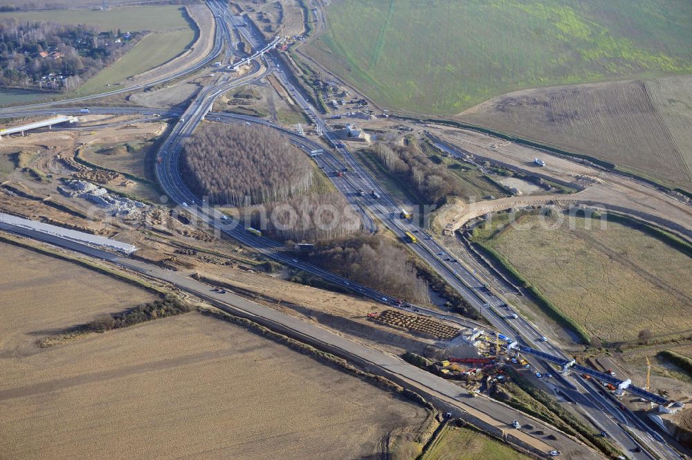 Aerial image SCHWANEBECK - Baustelle vom Autobahndreieck Kreuz Barnim, vormals AD Schwanebeck, mit Aus- und Umbauarbeiten. Die EUROVIA führt im Auftrag des Landesbetrieb Brandenburg umfangreiche Abbruch-, Erdarbeiten und den Neubau von Brückenbauwerken zum Um- und Ausbau des Autobahndreiecks (AD) Barnim am nördlichen Berliner Ring durch. View of the construction site at the highway triangle Kreuz Barnim.