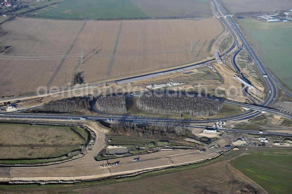 Aerial photograph SCHWANEBECK - Baustelle vom Autobahndreieck Kreuz Barnim, vormals AD Schwanebeck, mit Aus- und Umbauarbeiten. Die EUROVIA führt im Auftrag des Landesbetrieb Brandenburg umfangreiche Abbruch-, Erdarbeiten und den Neubau von Brückenbauwerken zum Um- und Ausbau des Autobahndreiecks (AD) Barnim am nördlichen Berliner Ring durch. View of the construction site at the highway triangle Kreuz Barnim.