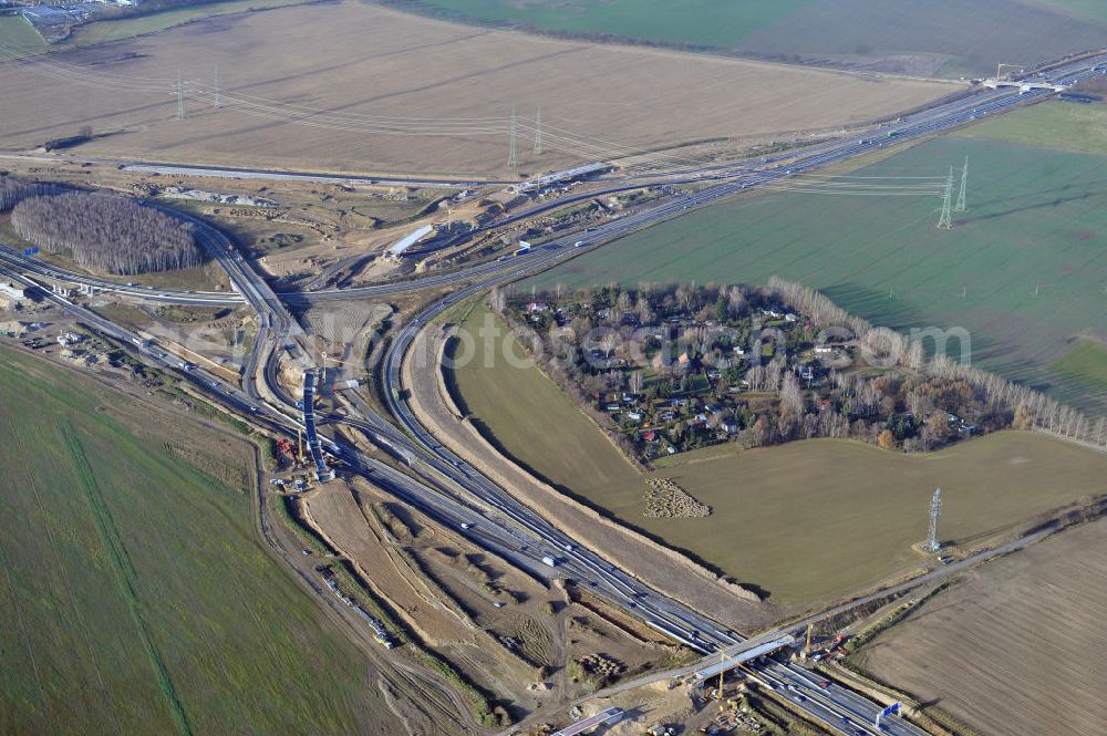 Aerial photograph SCHWANEBECK - Baustelle vom Autobahndreieck Kreuz Barnim, vormals AD Schwanebeck, mit Aus- und Umbauarbeiten. Die EUROVIA führt im Auftrag des Landesbetrieb Brandenburg umfangreiche Abbruch-, Erdarbeiten und den Neubau von Brückenbauwerken zum Um- und Ausbau des Autobahndreiecks (AD) Barnim am nördlichen Berliner Ring durch. View of the construction site at the highway triangle Kreuz Barnim.