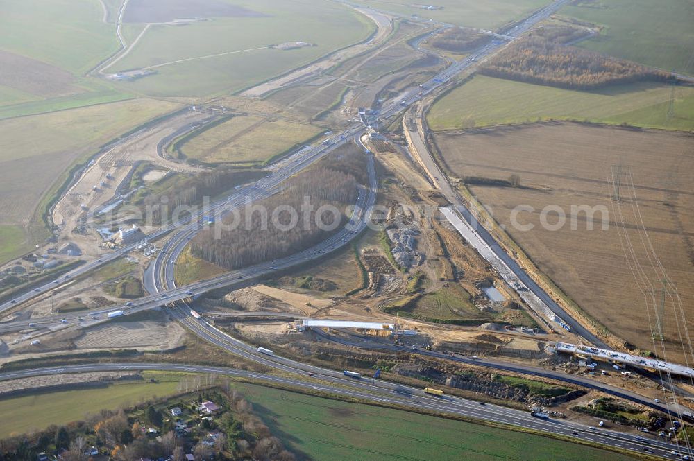 Aerial image SCHWANEBECK - Baustelle vom Autobahndreieck Kreuz Barnim, vormals AD Schwanebeck, mit Aus- und Umbauarbeiten. Die EUROVIA führt im Auftrag des Landesbetrieb Brandenburg umfangreiche Abbruch-, Erdarbeiten und den Neubau von Brückenbauwerken zum Um- und Ausbau des Autobahndreiecks (AD) Barnim am nördlichen Berliner Ring durch. View of the construction site at the highway triangle Kreuz Barnim.