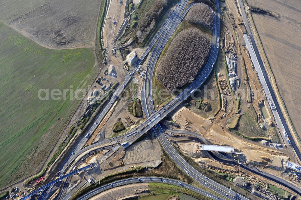 Aerial image SCHWANEBECK - Baustelle vom Autobahndreieck Kreuz Barnim, vormals AD Schwanebeck, mit Aus- und Umbauarbeiten. Die EUROVIA führt im Auftrag des Landesbetrieb Brandenburg umfangreiche Abbruch-, Erdarbeiten und den Neubau von Brückenbauwerken zum Um- und Ausbau des Autobahndreiecks (AD) Barnim am nördlichen Berliner Ring durch. View of the construction site at the highway triangle Kreuz Barnim.