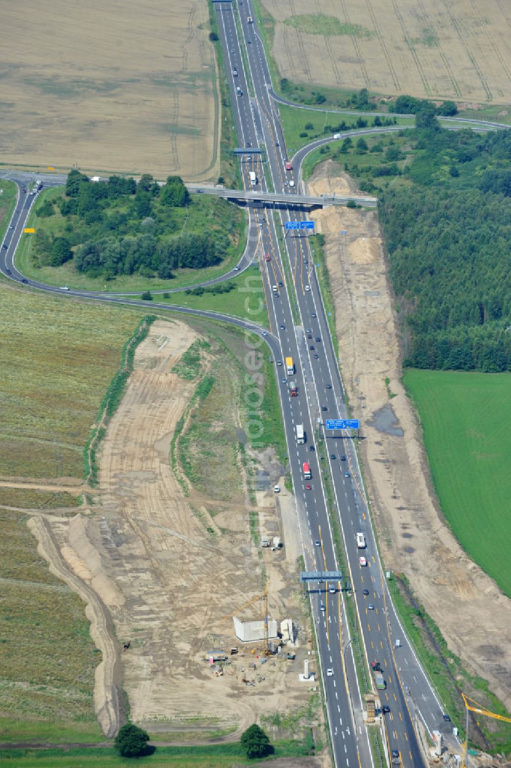 Schwanebeck / Barnim from the bird's eye view: Baustelle vom Autobahndreieck Kreuz Barnim , vormals AD Schwanebeck, mit Aus- und Umbauarbeiten. View of the construction site at the highway triangle Kreuz Barnim.