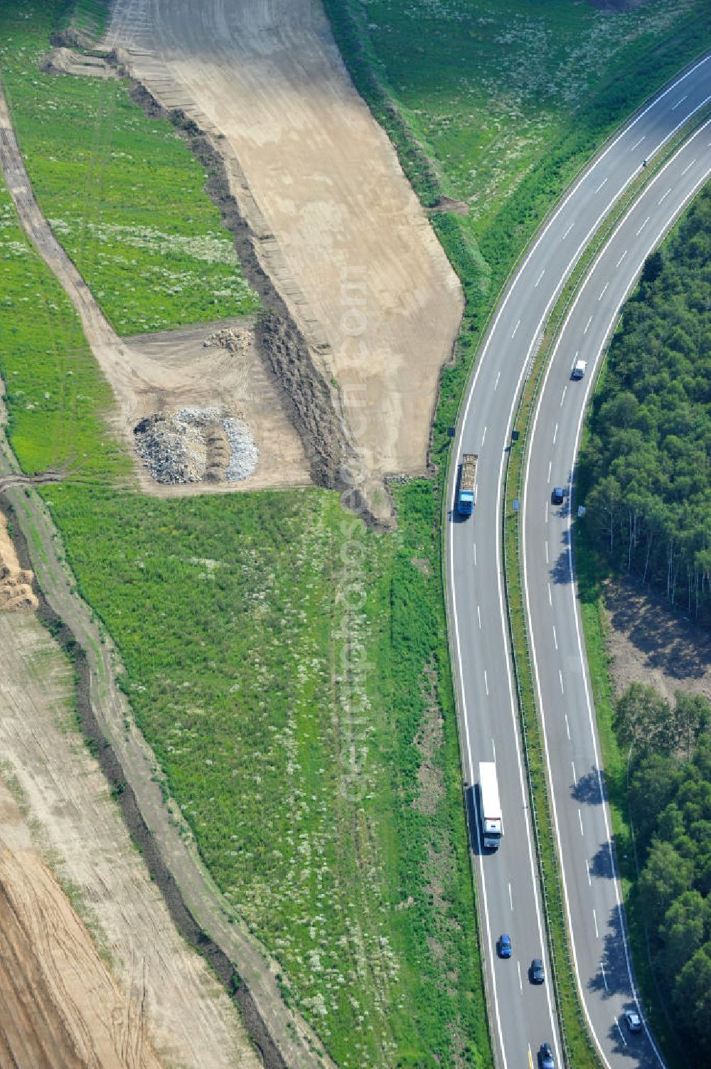 Aerial image Schwanebeck / Barnim - Baustelle vom Autobahndreieck Kreuz Barnim , vormals AD Schwanebeck, mit Aus- und Umbauarbeiten. View of the construction site at the highway triangle Kreuz Barnim.