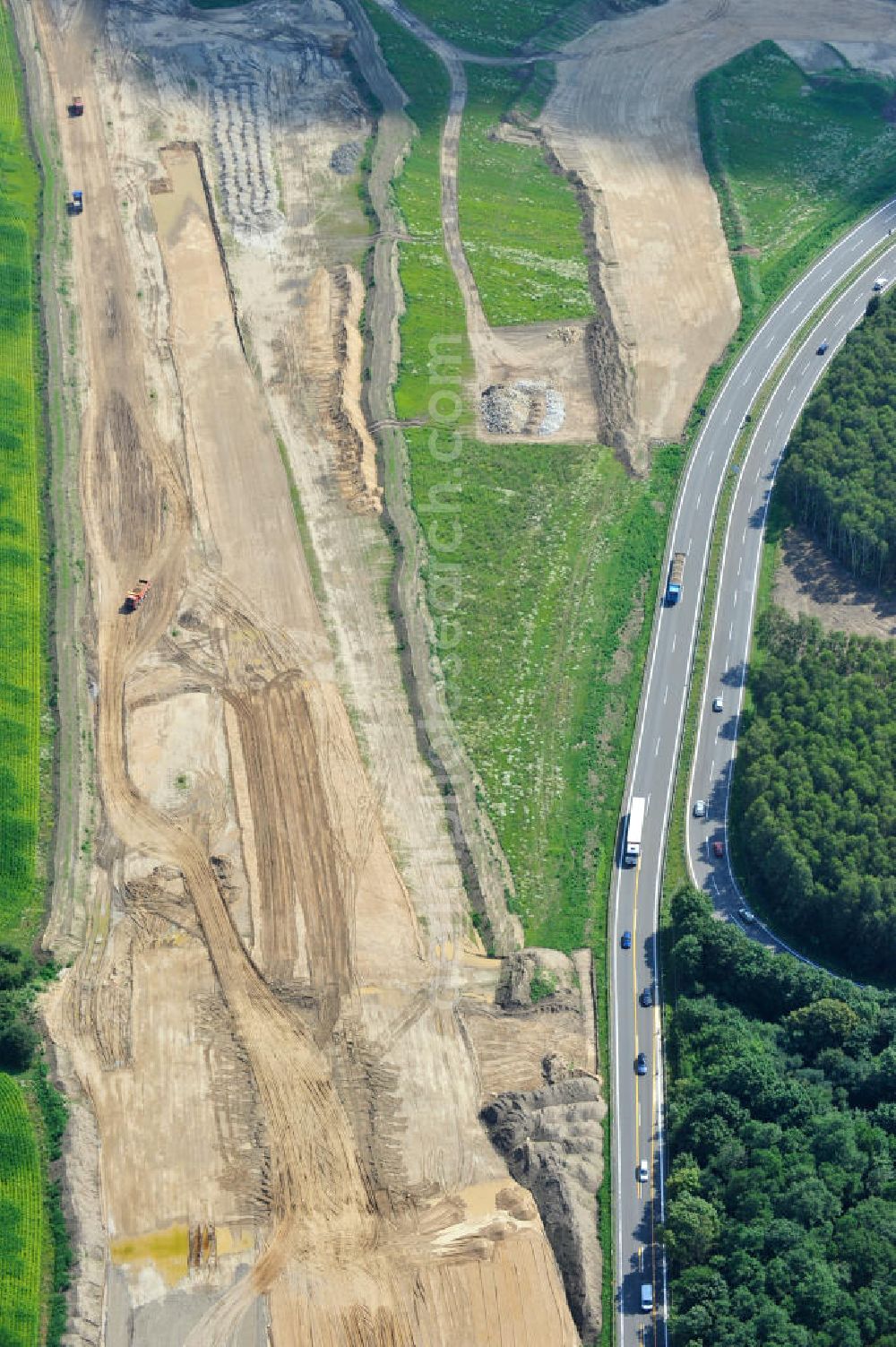 Aerial photograph Schwanebeck / Barnim - Baustelle vom Autobahndreieck Kreuz Barnim , vormals AD Schwanebeck, mit Aus- und Umbauarbeiten. View of the construction site at the highway triangle Kreuz Barnim.