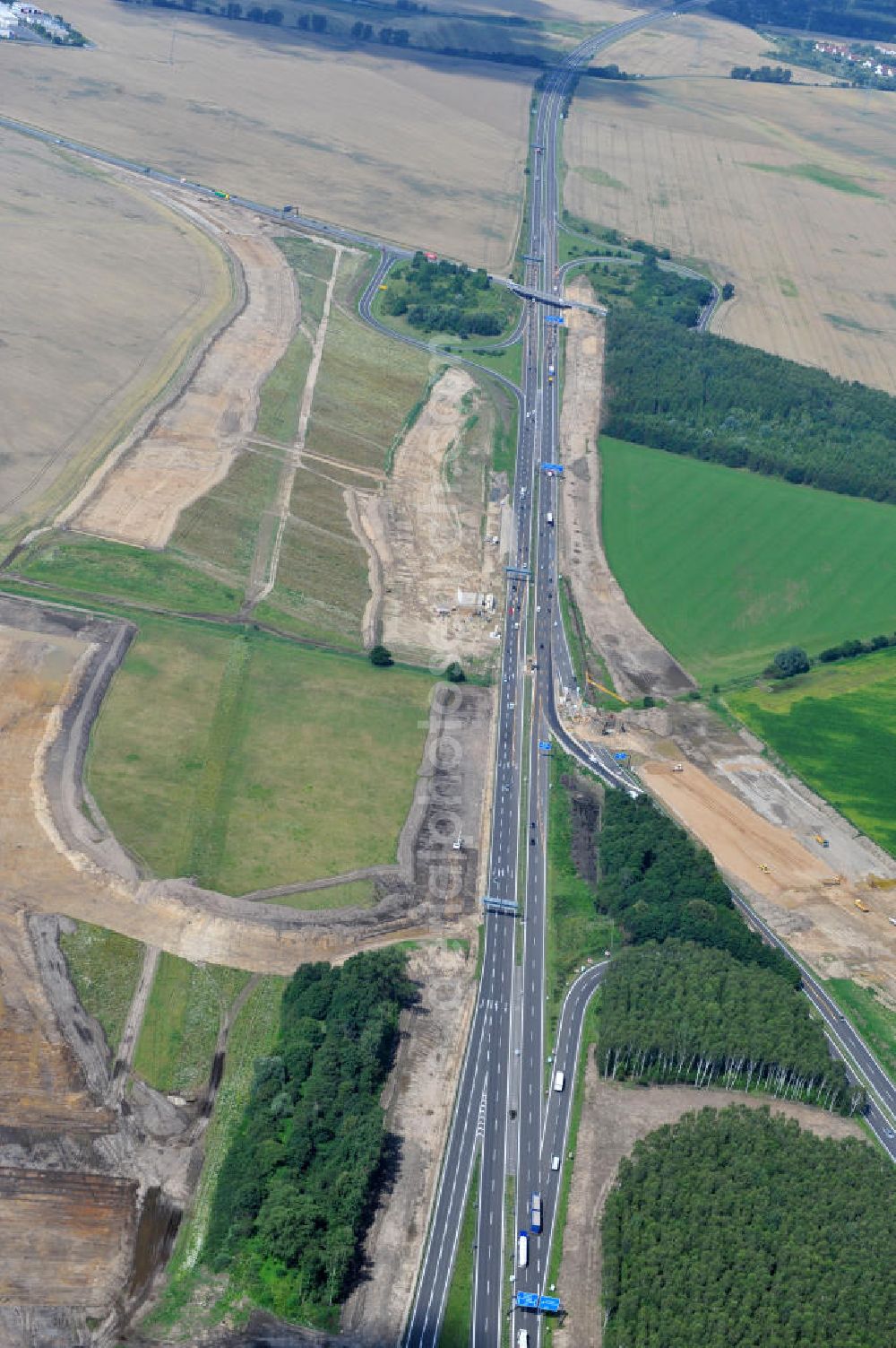 Aerial image Schwanebeck / Barnim - Baustelle vom Autobahndreieck Kreuz Barnim , vormals AD Schwanebeck, mit Aus- und Umbauarbeiten. View of the construction site at the highway triangle Kreuz Barnim.