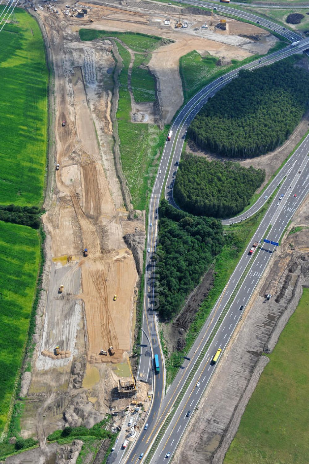 Schwanebeck / Barnim from the bird's eye view: Baustelle vom Autobahndreieck Kreuz Barnim , vormals AD Schwanebeck, mit Aus- und Umbauarbeiten. View of the construction site at the highway triangle Kreuz Barnim.