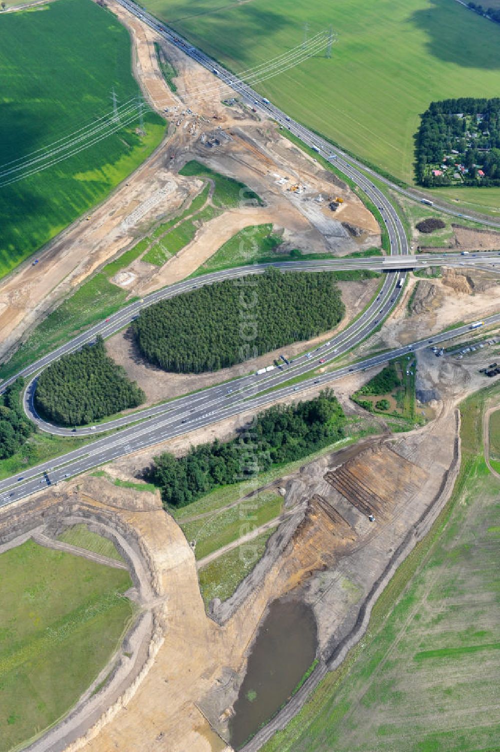 Aerial image Schwanebeck / Barnim - Baustelle vom Autobahndreieck Kreuz Barnim , vormals AD Schwanebeck, mit Aus- und Umbauarbeiten. View of the construction site at the highway triangle Kreuz Barnim.