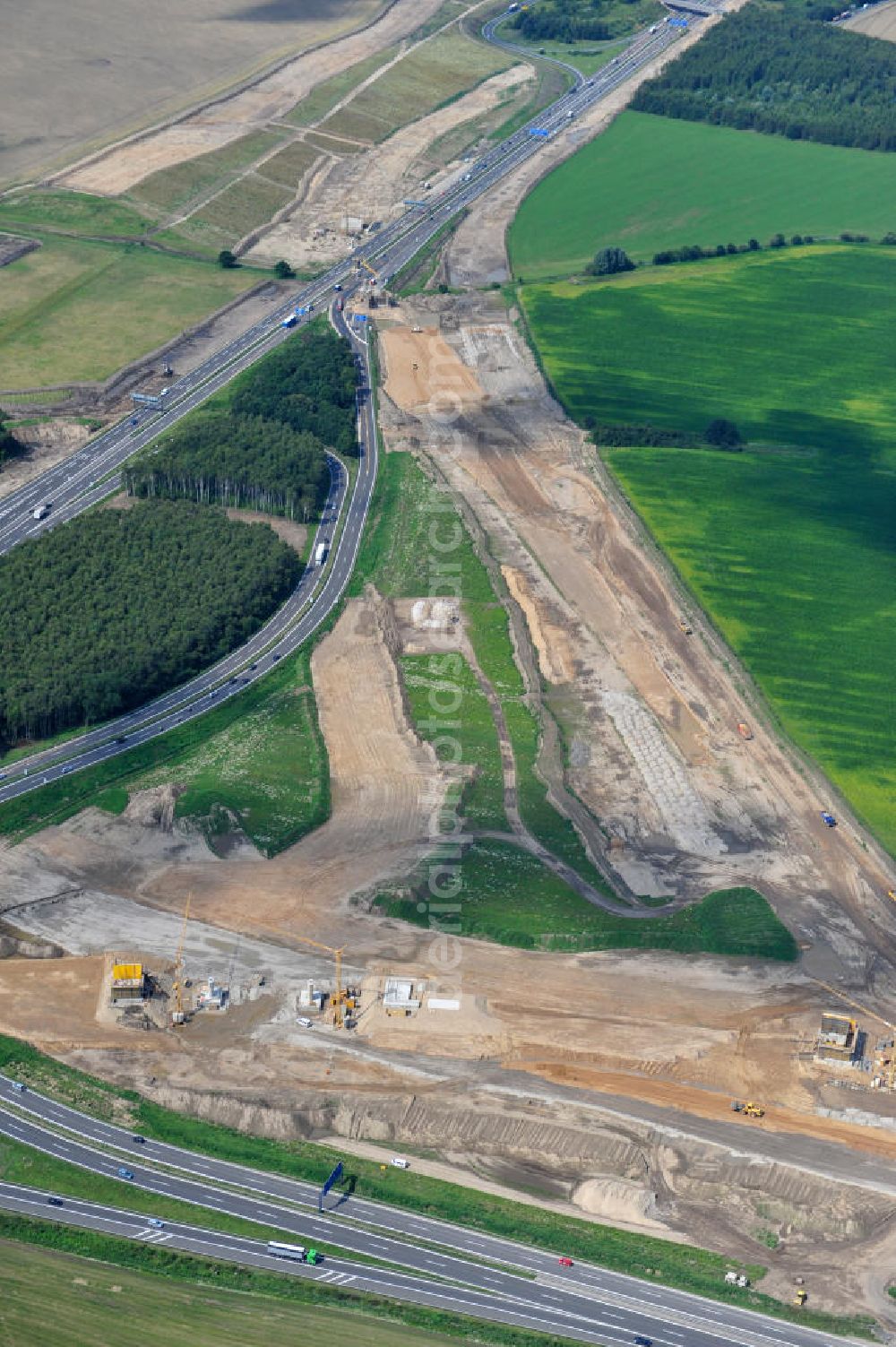 Schwanebeck / Barnim from above - Baustelle vom Autobahndreieck Kreuz Barnim , vormals AD Schwanebeck, mit Aus- und Umbauarbeiten. View of the construction site at the highway triangle Kreuz Barnim.