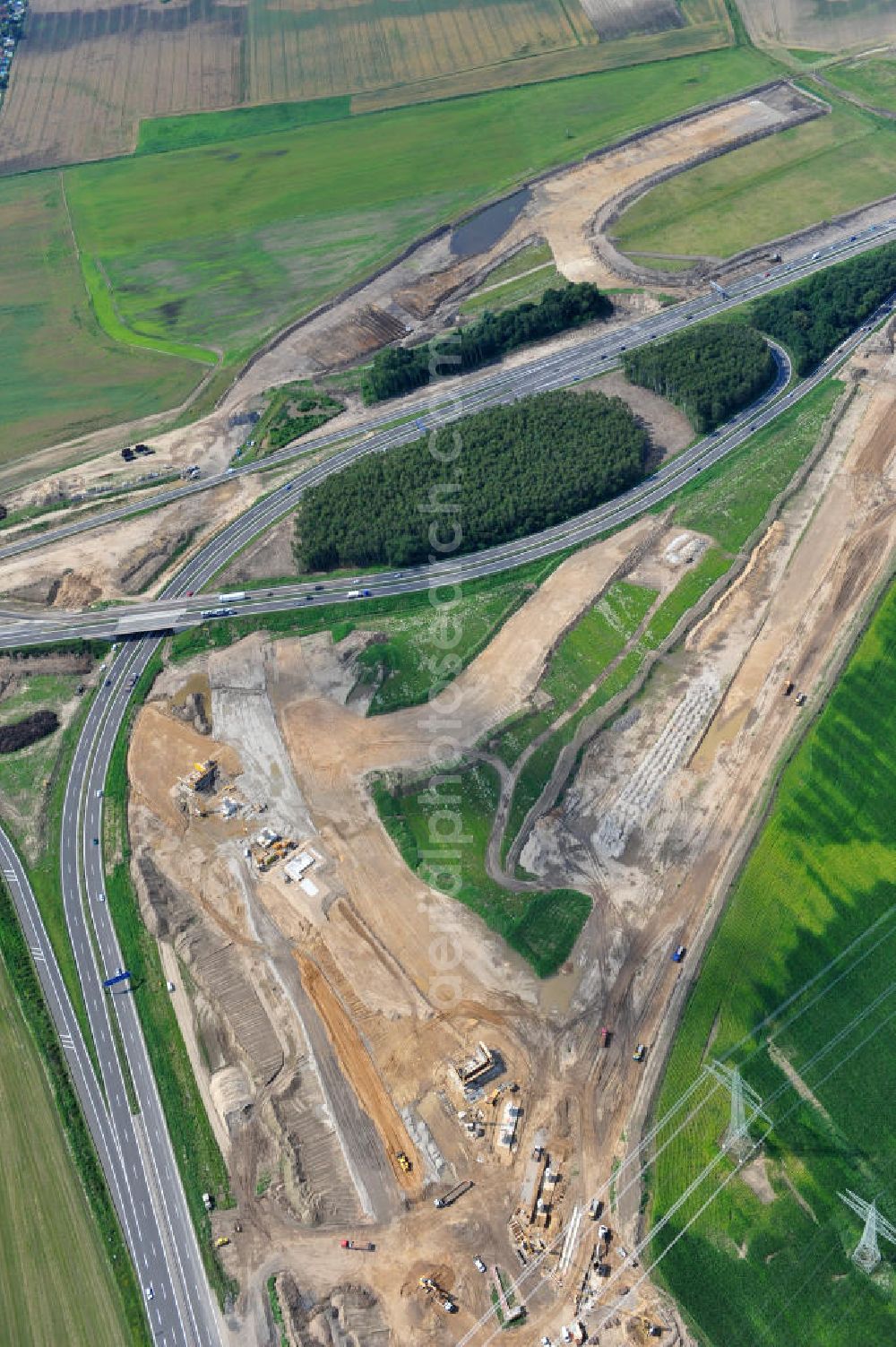 Schwanebeck / Barnim from the bird's eye view: Baustelle vom Autobahndreieck Kreuz Barnim , vormals AD Schwanebeck, mit Aus- und Umbauarbeiten. View of the construction site at the highway triangle Kreuz Barnim.