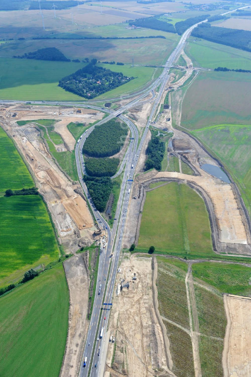 Aerial image Schwanebeck / Barnim - Baustelle vom Autobahndreieck Kreuz Barnim , vormals AD Schwanebeck, mit Aus- und Umbauarbeiten. View of the construction site at the highway triangle Kreuz Barnim.