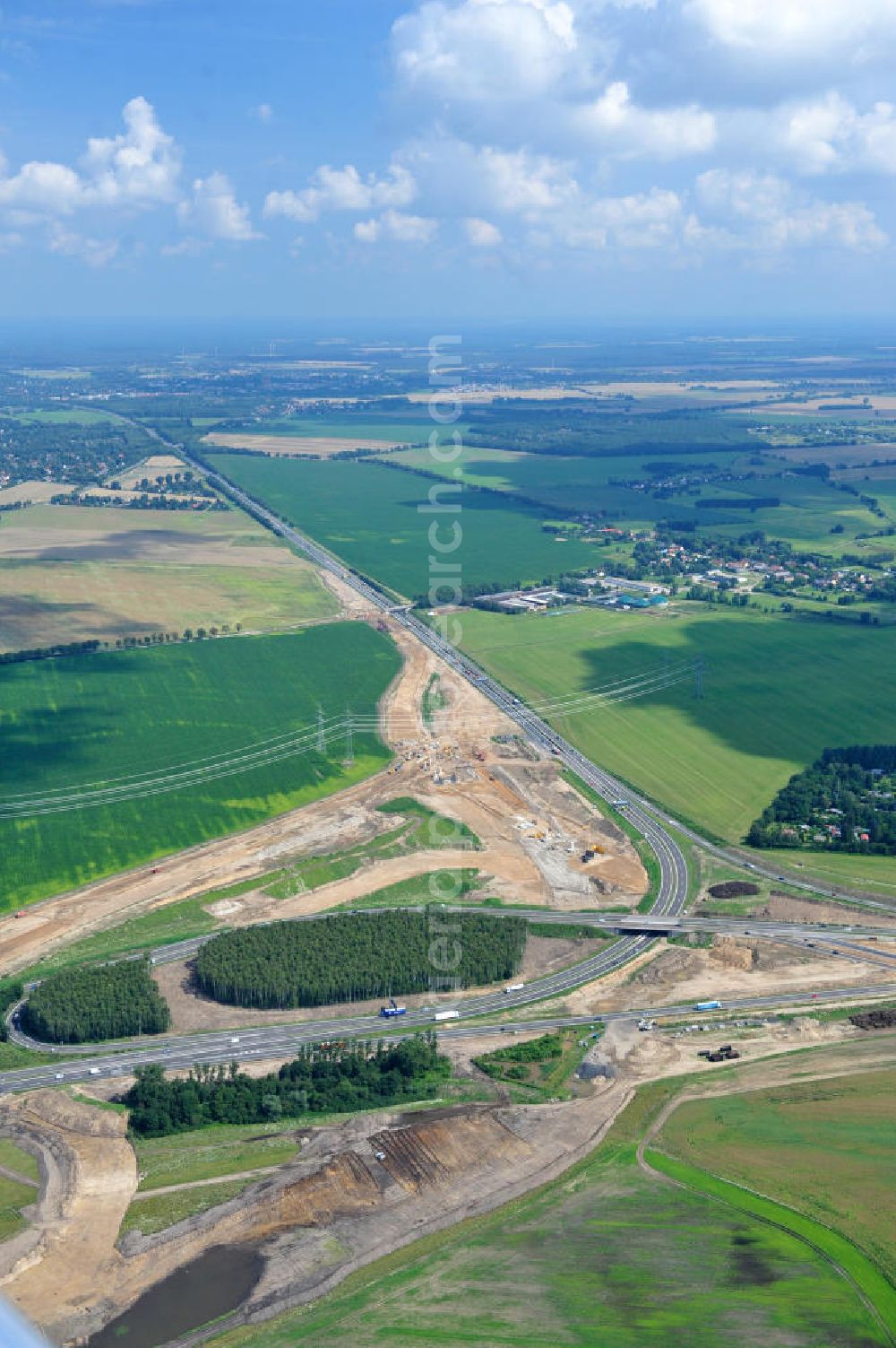 Schwanebeck / Barnim from above - Baustelle vom Autobahndreieck Kreuz Barnim , vormals AD Schwanebeck, mit Aus- und Umbauarbeiten. View of the construction site at the highway triangle Kreuz Barnim.