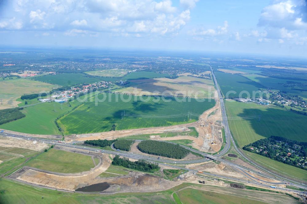 Schwanebeck from the bird's eye view: Baustelle vom Autobahndreieck Kreuz Barnim , vormals AD Schwanebeck, mit Aus- und Umbauarbeiten. View of the construction site at the highway triangle Kreuz Barnim.