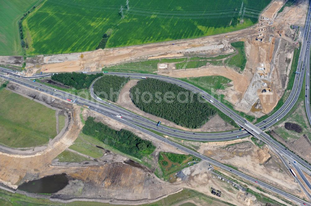 Schwanebeck from the bird's eye view: Baustelle vom Autobahndreieck Kreuz Barnim , vormals AD Schwanebeck, mit Aus- und Umbauarbeiten. View of the construction site at the highway triangle Kreuz Barnim.