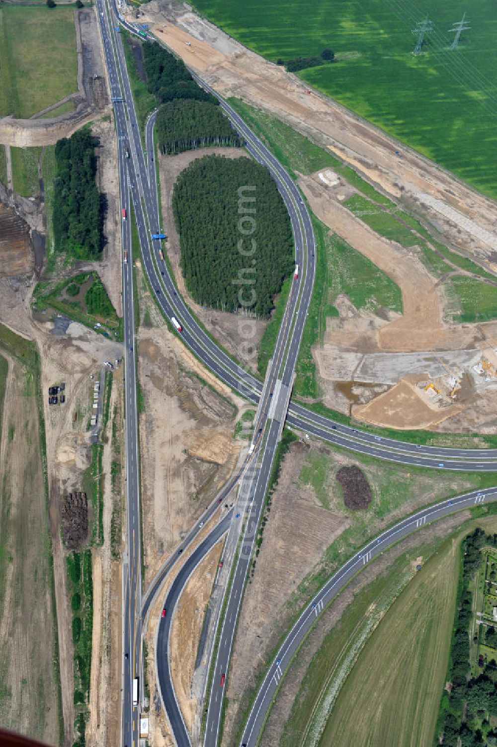 Aerial image Schwanebeck - Baustelle vom Autobahndreieck Kreuz Barnim , vormals AD Schwanebeck, mit Aus- und Umbauarbeiten. View of the construction site at the highway triangle Kreuz Barnim.