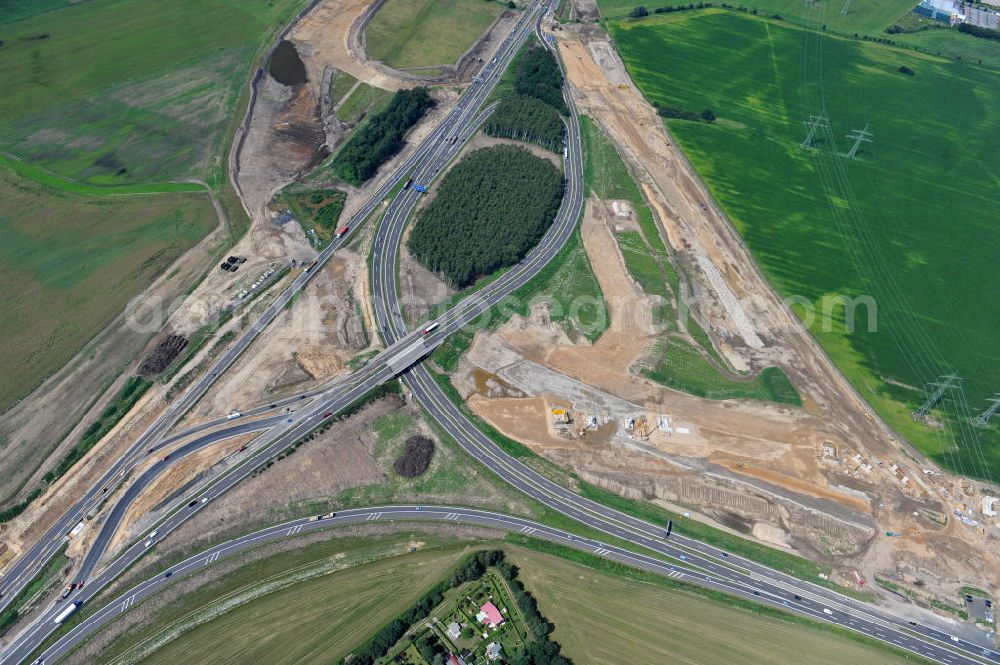 Aerial photograph Schwanebeck - Baustelle vom Autobahndreieck Kreuz Barnim , vormals AD Schwanebeck, mit Aus- und Umbauarbeiten. View of the construction site at the highway triangle Kreuz Barnim.