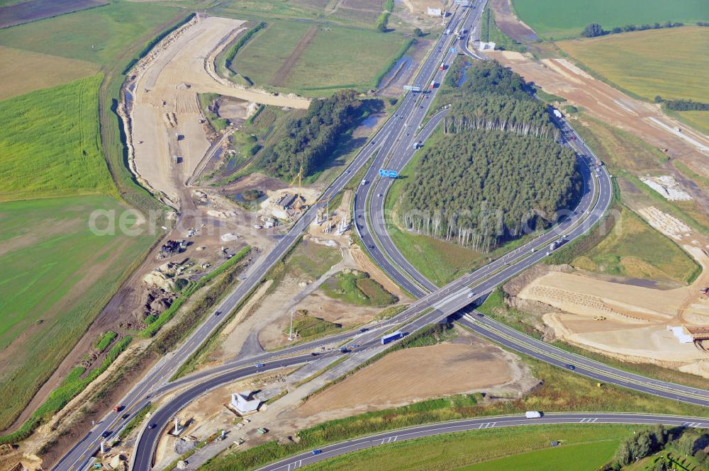 Aerial photograph Schwanebeck - Baustelle vom Autobahndreieck Kreuz Barnim, vormals AD Schwanebeck, mit Aus- und Umbauarbeiten. Die EUROVIA führt im Auftrag des Landesbetrieb Brandenburg umfangreiche Abbruch-, Erdarbeiten und den Neubau von Brückenbauwerken zum Um- und Ausbau des Autobahndreiecks (AD) Barnim am nördlichen Berliner Ring durch. View of the construction site at the highway triangle Kreuz Barnim.