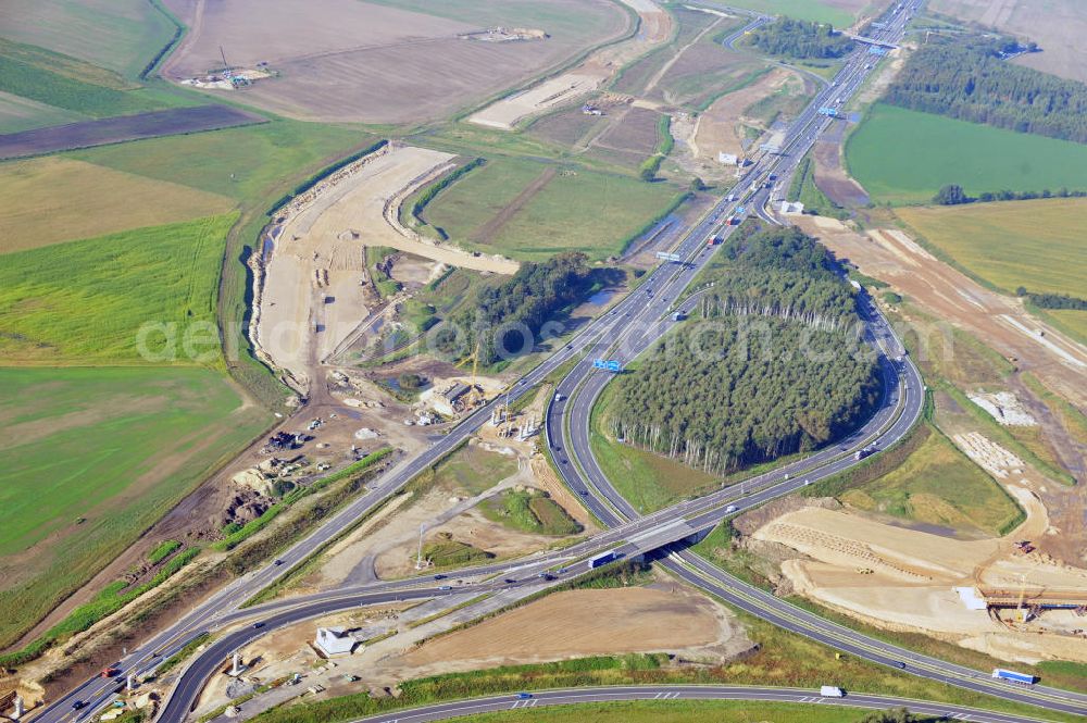 Schwanebeck from above - Baustelle vom Autobahndreieck Kreuz Barnim, vormals AD Schwanebeck, mit Aus- und Umbauarbeiten. Die EUROVIA führt im Auftrag des Landesbetrieb Brandenburg umfangreiche Abbruch-, Erdarbeiten und den Neubau von Brückenbauwerken zum Um- und Ausbau des Autobahndreiecks (AD) Barnim am nördlichen Berliner Ring durch. View of the construction site at the highway triangle Kreuz Barnim.