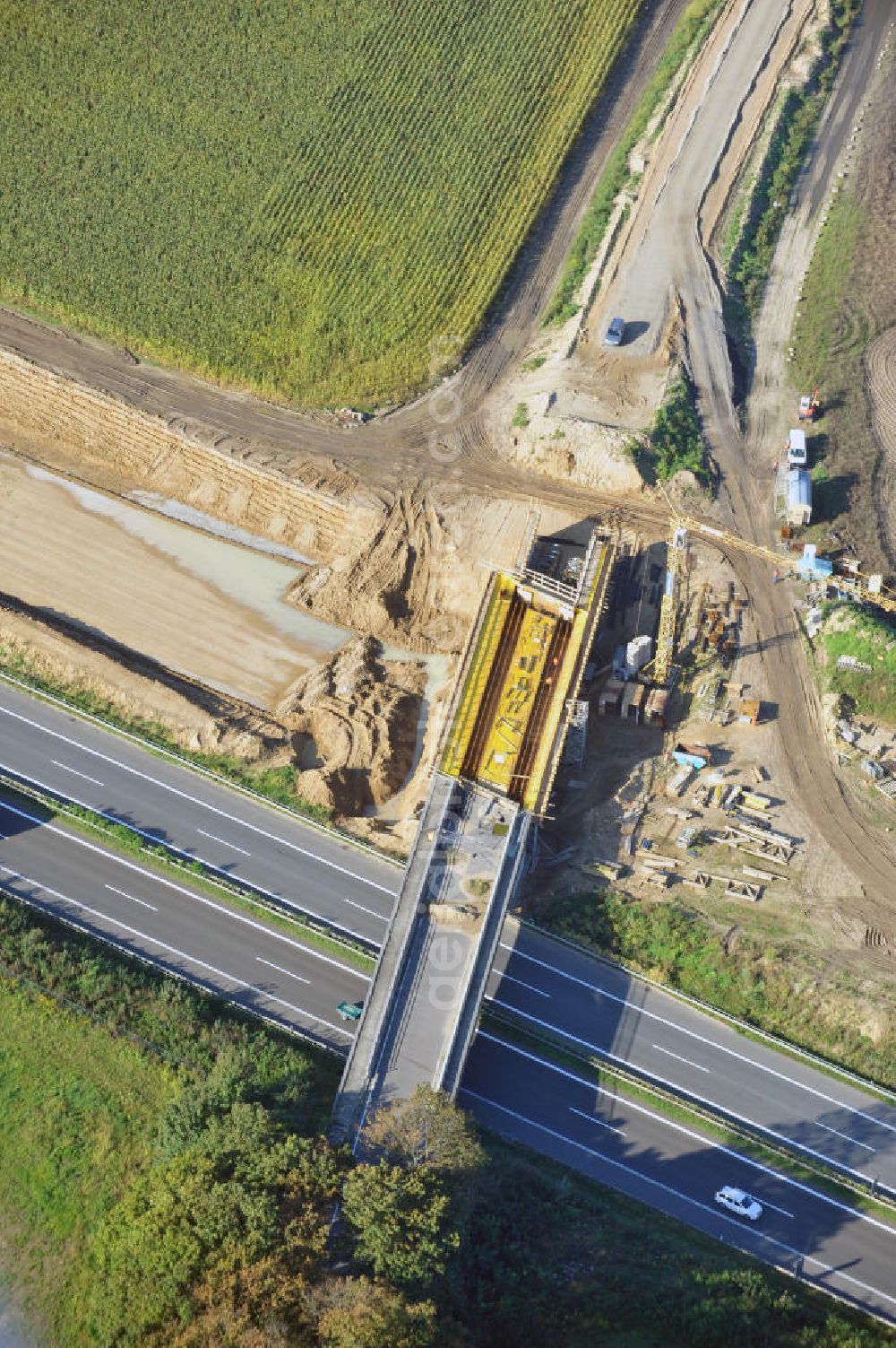 Schwanebeck from above - Baustelle vom Autobahndreieck Kreuz Barnim, vormals AD Schwanebeck, mit Aus- und Umbauarbeiten. Die EUROVIA führt im Auftrag des Landesbetrieb Brandenburg umfangreiche Abbruch-, Erdarbeiten und den Neubau von Brückenbauwerken zum Um- und Ausbau des Autobahndreiecks (AD) Barnim am nördlichen Berliner Ring durch. View of the construction site at the highway triangle Kreuz Barnim.