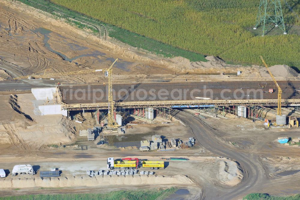 Aerial photograph Schwanebeck - Baustelle vom Autobahndreieck Kreuz Barnim, vormals AD Schwanebeck, mit Aus- und Umbauarbeiten. Die EUROVIA führt im Auftrag des Landesbetrieb Brandenburg umfangreiche Abbruch-, Erdarbeiten und den Neubau von Brückenbauwerken zum Um- und Ausbau des Autobahndreiecks (AD) Barnim am nördlichen Berliner Ring durch. View of the construction site at the highway triangle Kreuz Barnim.