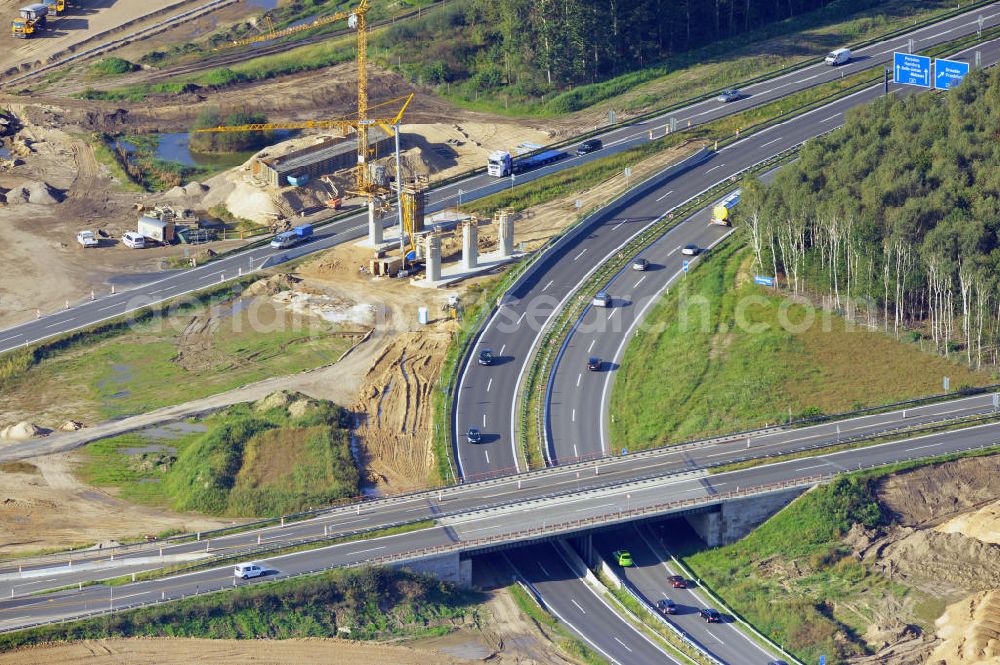 Aerial photograph Schwanebeck - Baustelle vom Autobahndreieck Kreuz Barnim, vormals AD Schwanebeck, mit Aus- und Umbauarbeiten. Die EUROVIA führt im Auftrag des Landesbetrieb Brandenburg umfangreiche Abbruch-, Erdarbeiten und den Neubau von Brückenbauwerken zum Um- und Ausbau des Autobahndreiecks (AD) Barnim am nördlichen Berliner Ring durch. View of the construction site at the highway triangle Kreuz Barnim.