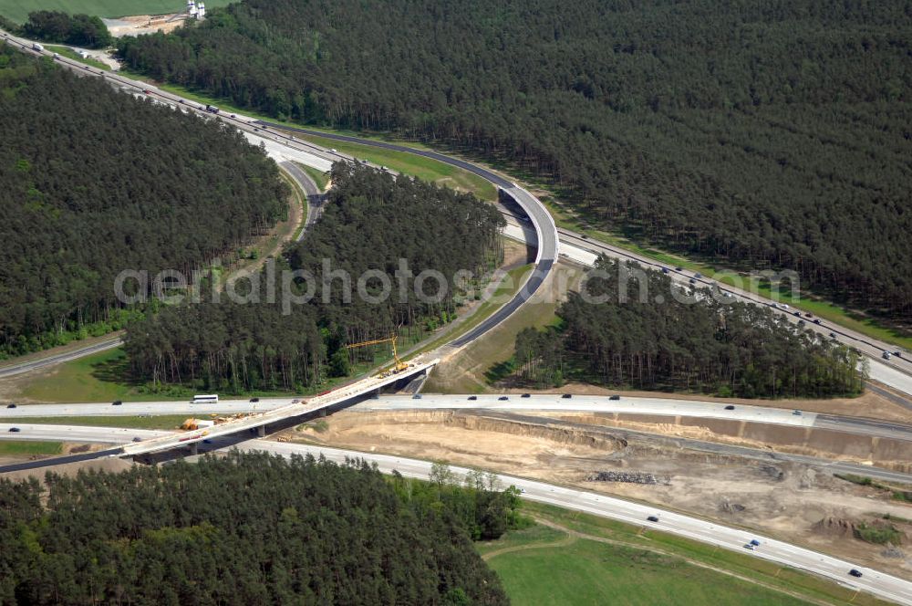 Aerial photograph NUTHETAL - Das Autobahndreieck Nuthetal (A 10 und A 115) kurz vor der Verkehrsfreigabe der Tangente zum Autobahnkreuz Schönefeld, aufgenommen aus der Luft. Das am stärksten befahrene Autobahnteilstück Brandenburgs wird derzeit für 34 Millionen Euro umgebaut.Die Bauarbeiten des Landesbetriebes Straßenwesen beinhalten u.a. den Ausbau des Verbindungsteilstücks zwischen der A 10 und der A 115 , er wird bis 2010 dauern. Während hier derzeit täglich knapp 153.000 Fahrzeuge gezählt werden, sollen es 2015 bereits mehr als 200.000 sein. beteiligte Firmen sind die SchüßlerPlan Ingenieurgesellschaft, EUROVIA und BERGER