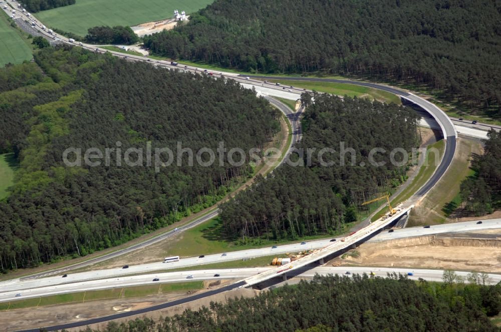 NUTHETAL from the bird's eye view: Das Autobahndreieck Nuthetal (A 10 und A 115) kurz vor der Verkehrsfreigabe der Tangente zum Autobahnkreuz Schönefeld, aufgenommen aus der Luft. Das am stärksten befahrene Autobahnteilstück Brandenburgs wird derzeit für 34 Millionen Euro umgebaut.Die Bauarbeiten des Landesbetriebes Straßenwesen beinhalten u.a. den Ausbau des Verbindungsteilstücks zwischen der A 10 und der A 115 , er wird bis 2010 dauern. Während hier derzeit täglich knapp 153.000 Fahrzeuge gezählt werden, sollen es 2015 bereits mehr als 200.000 sein. beteiligte Firmen sind die SchüßlerPlan Ingenieurgesellschaft, EUROVIA und BERGER