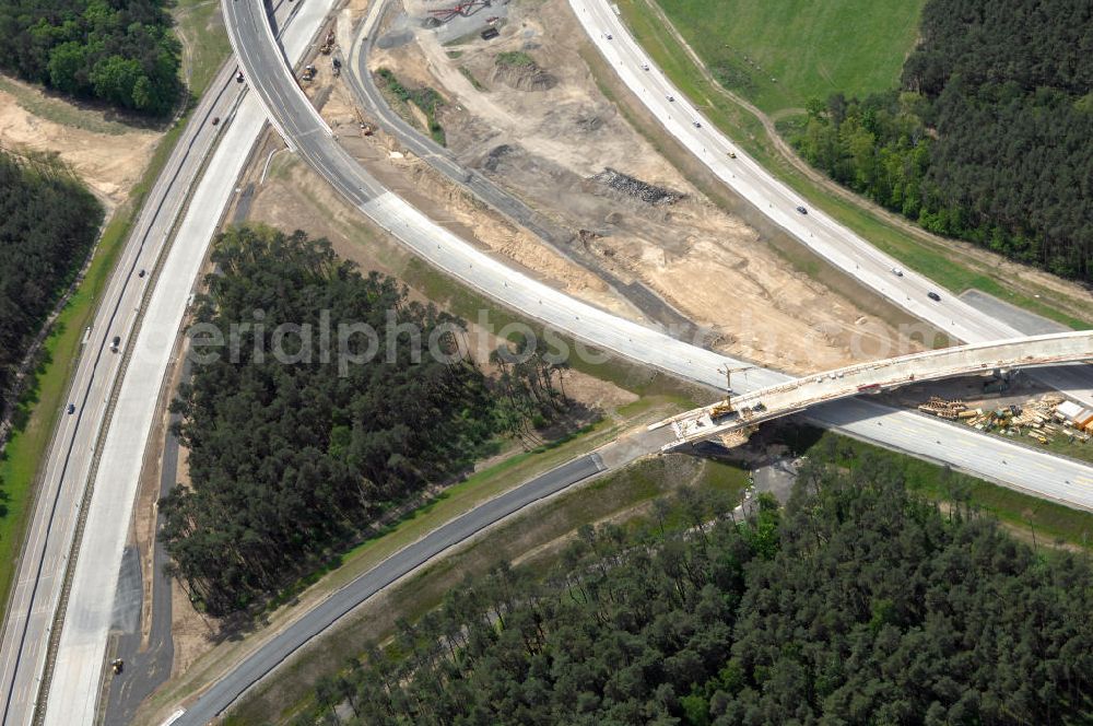 Aerial photograph NUTHETAL - Das Autobahndreieck Nuthetal (A 10 und A 115) kurz vor der Verkehrsfreigabe der Tangente zum Autobahnkreuz Schönefeld, aufgenommen aus der Luft. Das am stärksten befahrene Autobahnteilstück Brandenburgs wird derzeit für 34 Millionen Euro umgebaut.Die Bauarbeiten des Landesbetriebes Straßenwesen beinhalten u.a. den Ausbau des Verbindungsteilstücks zwischen der A 10 und der A 115 , er wird bis 2010 dauern. Während hier derzeit täglich knapp 153.000 Fahrzeuge gezählt werden, sollen es 2015 bereits mehr als 200.000 sein. beteiligte Firmen sind die SchüßlerPlan Ingenieurgesellschaft, EUROVIA und BERGER