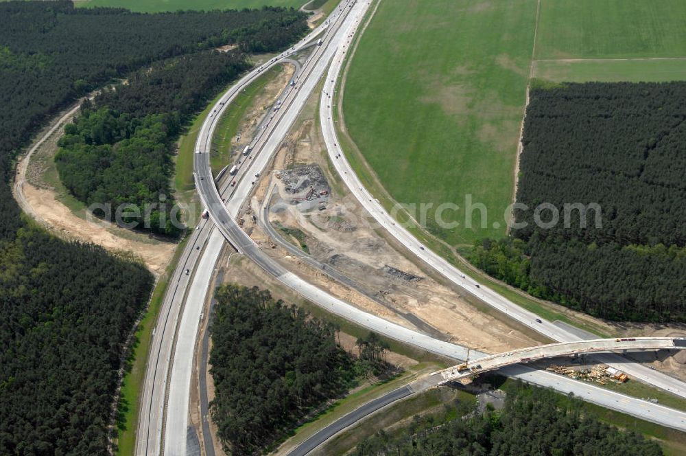 NUTHETAL from the bird's eye view: Das Autobahndreieck Nuthetal (A 10 und A 115) kurz vor der Verkehrsfreigabe der Tangente zum Autobahnkreuz Schönefeld, aufgenommen aus der Luft. Das am stärksten befahrene Autobahnteilstück Brandenburgs wird derzeit für 34 Millionen Euro umgebaut.Die Bauarbeiten des Landesbetriebes Straßenwesen beinhalten u.a. den Ausbau des Verbindungsteilstücks zwischen der A 10 und der A 115 , er wird bis 2010 dauern. Während hier derzeit täglich knapp 153.000 Fahrzeuge gezählt werden, sollen es 2015 bereits mehr als 200.000 sein. beteiligte Firmen sind die SchüßlerPlan Ingenieurgesellschaft, EUROVIA und BERGER