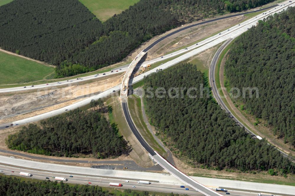 NUTHETAL from the bird's eye view: Das Autobahndreieck Nuthetal (A 10 und A 115) kurz vor der Verkehrsfreigabe der Tangente zum Autobahnkreuz Schönefeld, aufgenommen aus der Luft. Das am stärksten befahrene Autobahnteilstück Brandenburgs wird derzeit für 34 Millionen Euro umgebaut.Die Bauarbeiten des Landesbetriebes Straßenwesen beinhalten u.a. den Ausbau des Verbindungsteilstücks zwischen der A 10 und der A 115 , er wird bis 2010 dauern. Während hier derzeit täglich knapp 153.000 Fahrzeuge gezählt werden, sollen es 2015 bereits mehr als 200.000 sein. beteiligte Firmen sind die SchüßlerPlan Ingenieurgesellschaft, EUROVIA und BERGER