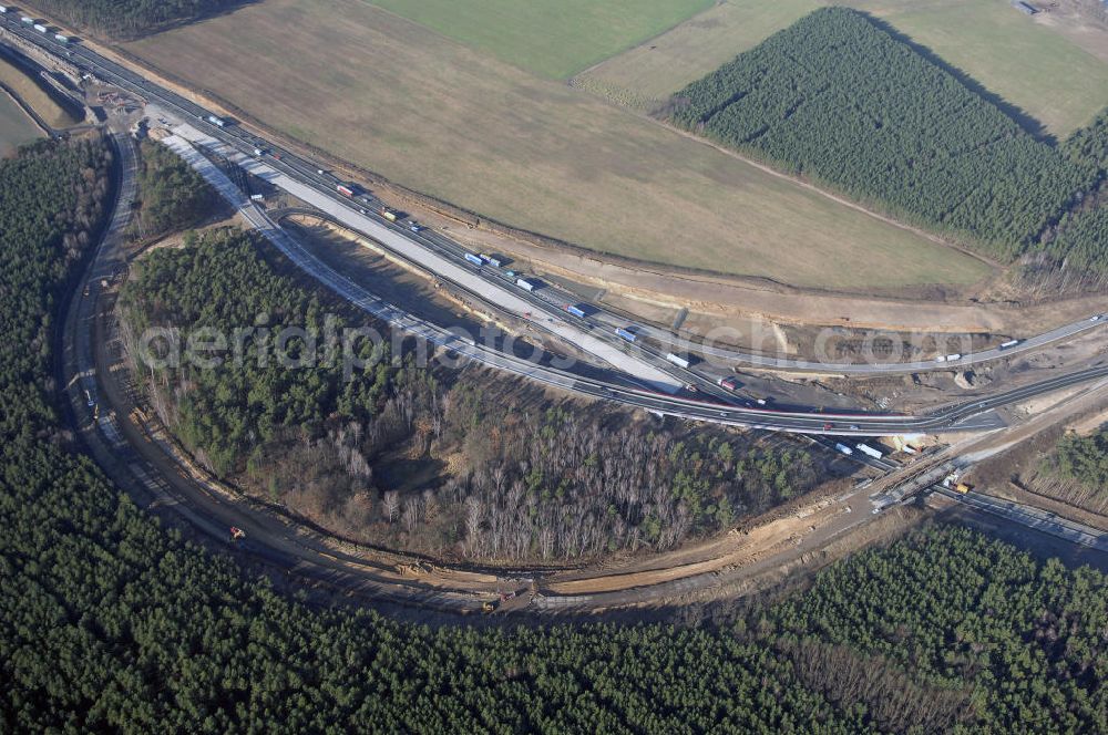 Aerial image Nuthetal bei Saarmund / BRB - Nuthetal Das Autobahndreieck Nuthetal (A 10 und A 115) bei Potsdam, aufgenommen aus der Luft am 23.01.2008. Das am stärksten befahrene Autobahnteilstück Brandenburgs wird derzeit für 34 Millionen Euro umgebaut.Die Bauarbeiten des Landesbetriebes Straßenwesen beinhalten u.a. den Ausbau des Verbindungsteilstücks zwischen der A 10 und der A 115 , er wird bis 2010 dauern. Während hier derzeit täglich knapp 153.000 Fahrzeuge gezählt werden, sollen es 2015 bereits mehr als 200.000 sein. Ausführende Firmen sind die EUROVIA VBU und BERGER BAU.