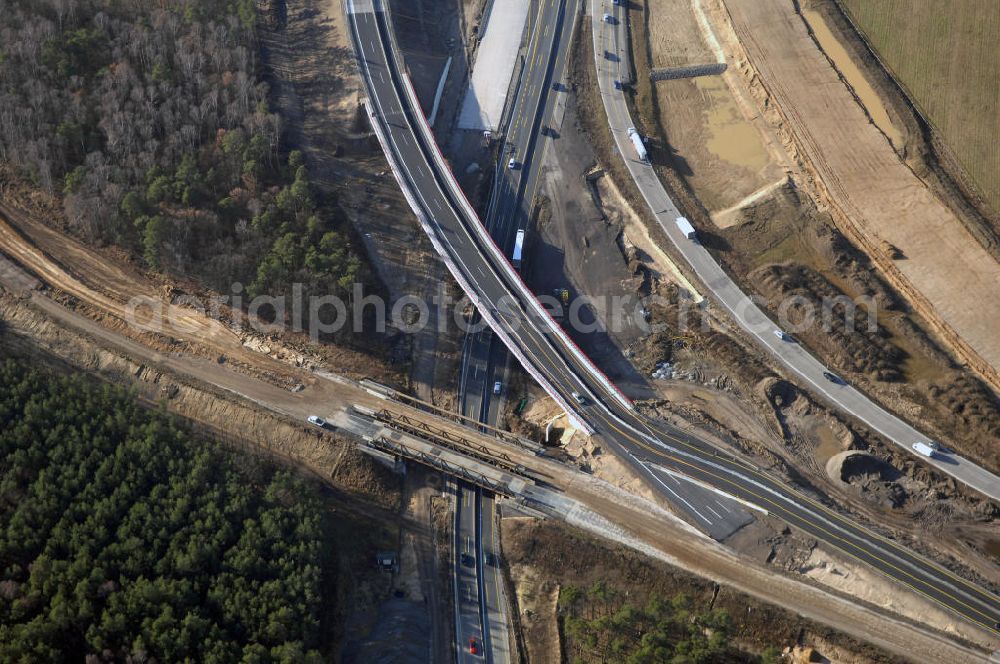 Nuthetal bei Saarmund / BRB from above - Nuthetal Das Autobahndreieck Nuthetal (A 10 und A 115) bei Potsdam, aufgenommen aus der Luft am 23.01.2008. Das am stärksten befahrene Autobahnteilstück Brandenburgs wird derzeit für 34 Millionen Euro umgebaut.Die Bauarbeiten des Landesbetriebes Straßenwesen beinhalten u.a. den Ausbau des Verbindungsteilstücks zwischen der A 10 und der A 115 , er wird bis 2010 dauern. Während hier derzeit täglich knapp 153.000 Fahrzeuge gezählt werden, sollen es 2015 bereits mehr als 200.000 sein. Ausführende Firmen sind die EUROVIA VBU und BERGER BAU.