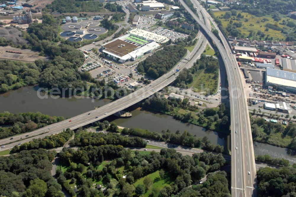 Saarbrücken from the bird's eye view: Blick aus Westen vom Stadtteil St. Arnual über die Saar auf das Autobahndreieck Saarbrücken im Stadtteil Güdingen mit der Bundesautobahn A 620 und A6 im Saarland. Die Autobahn A6 führt über die Saartalbrücke. View from west over the Saar river of the motorway junction Saarbrücken.