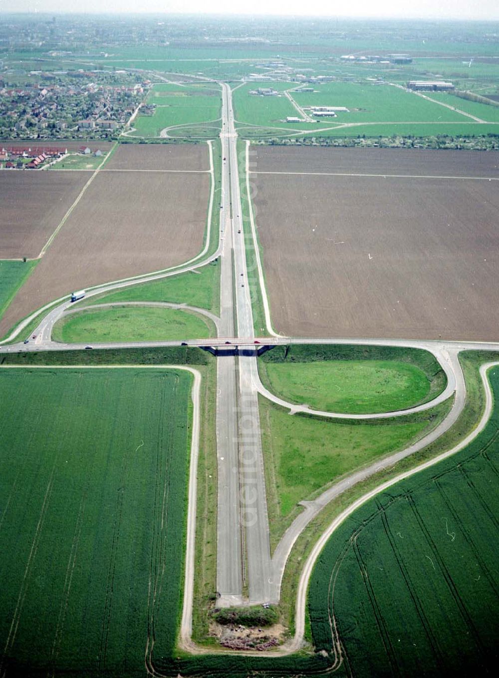 Aerial image südlich von Jersleben - Autobahnende vor der Baustelle zur Unterführung am Mittellandkanal.