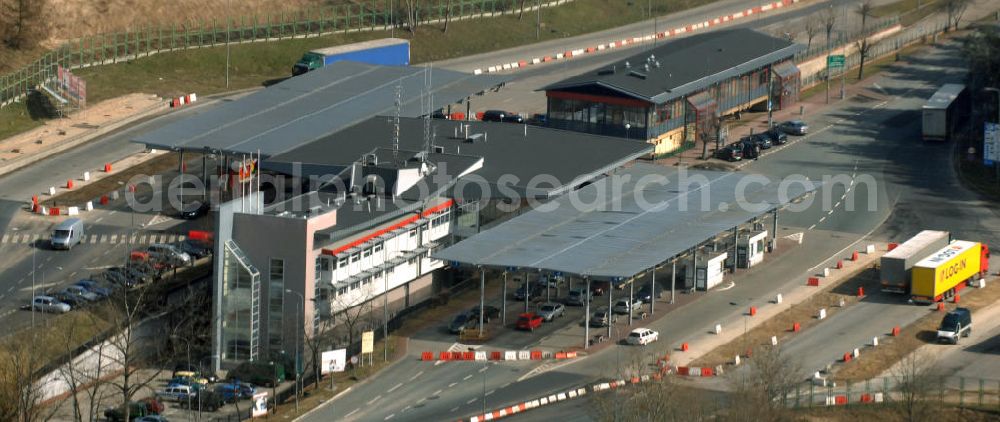 Swiecko from above - Blick auf den Autobahngrenzübergang Frankfurt (Oder)-Swiecko. Der Übergang ist der bedeutendste und meistfrequentierte Grenzübergang von Deutschland nach Polen für den Personen- und Lastverkehr. View of the motorway border checkpoint Frankfurt (Oder)-Swiecko. The crossing is the most important and frequented border crossing from Germany to Poland for passengers and freight traffic.