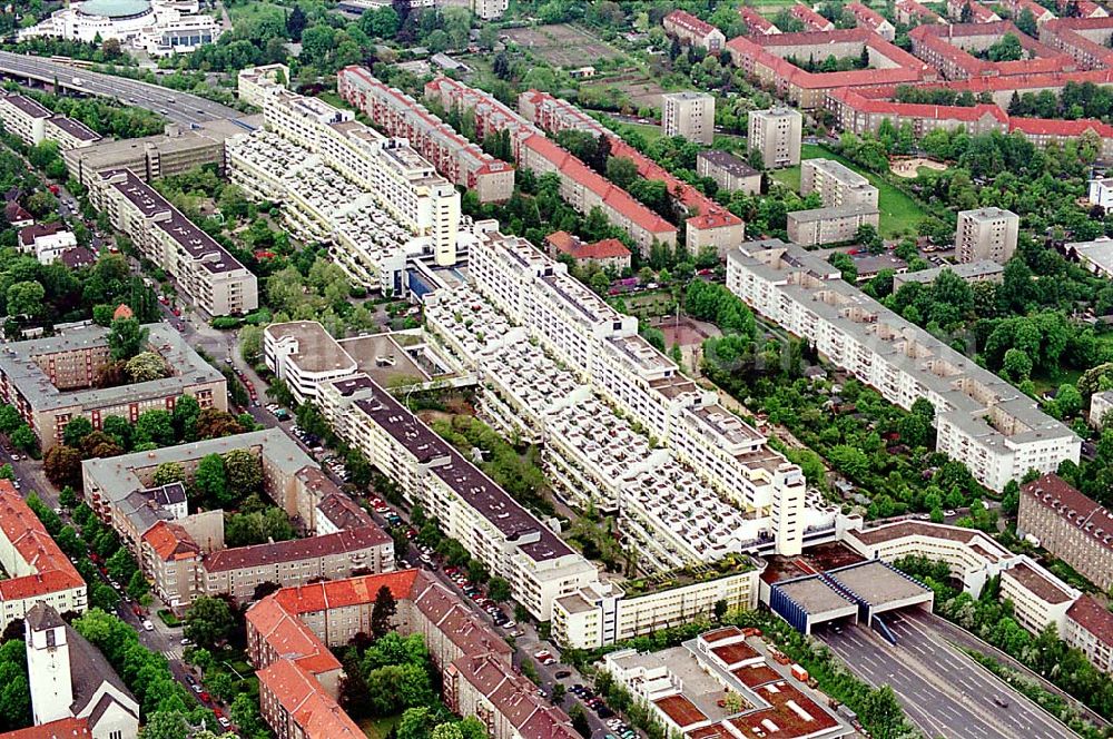 Aerial photograph Berlin / Steglitz - 20.05.95 Autobahnhaus Schlangerbader Straße Steglitz