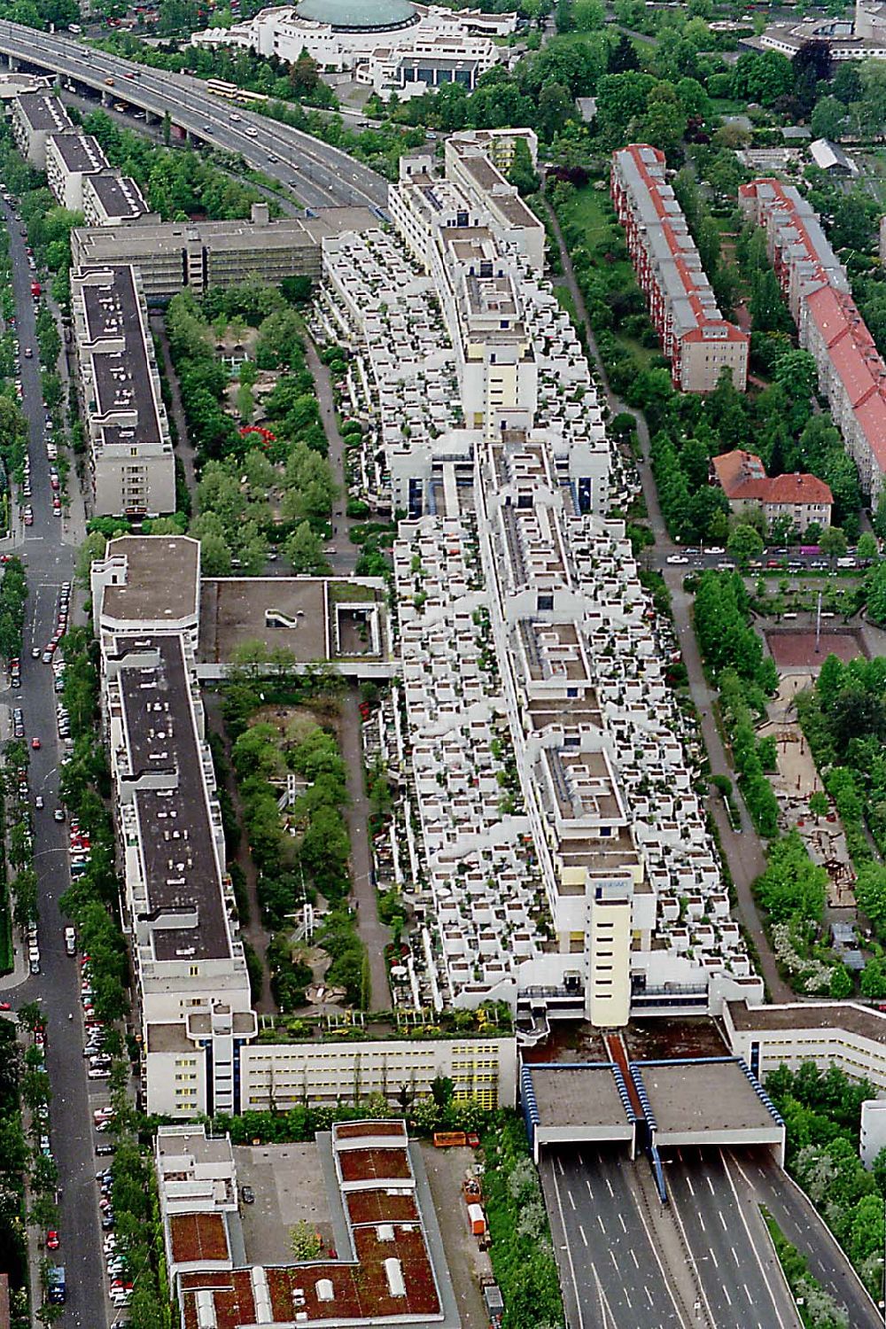 Berlin / Steglitz from the bird's eye view: 20.05.95 Autobahnhaus Schlangerbader Straße Steglitz